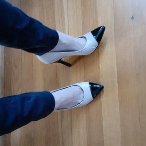 Nine West Two Tone Size 5 Pumps
